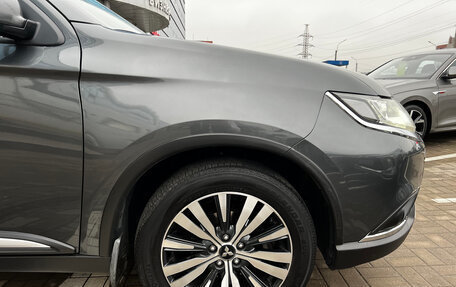 Mitsubishi Outlander III рестайлинг 3, 2020 год, 2 250 000 рублей, 8 фотография