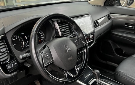 Mitsubishi Outlander III рестайлинг 3, 2020 год, 2 250 000 рублей, 16 фотография