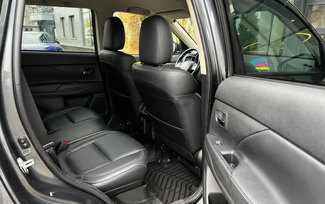 Mitsubishi Outlander III рестайлинг 3, 2020 год, 2 250 000 рублей, 23 фотография