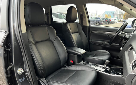 Mitsubishi Outlander III рестайлинг 3, 2020 год, 2 250 000 рублей, 26 фотография