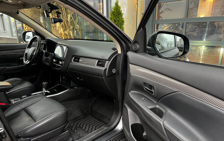 Mitsubishi Outlander III рестайлинг 3, 2020 год, 2 250 000 рублей, 24 фотография