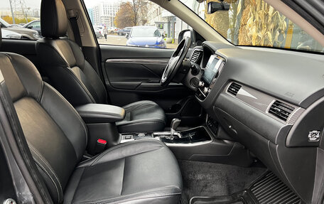 Mitsubishi Outlander III рестайлинг 3, 2020 год, 2 250 000 рублей, 25 фотография