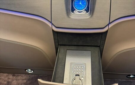 Mercedes-Benz V-Класс, 2024 год, 19 500 000 рублей, 3 фотография