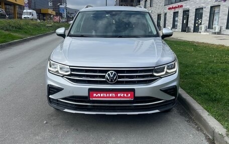 Volkswagen Tiguan II, 2021 год, 3 650 000 рублей, 1 фотография