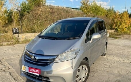 Honda Freed I, 2012 год, 900 000 рублей, 2 фотография