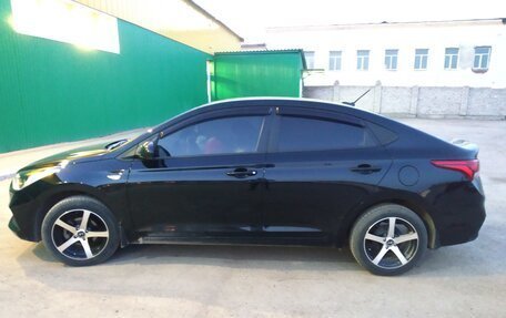 Hyundai Solaris II рестайлинг, 2018 год, 1 405 000 рублей, 2 фотография