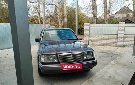 Mercedes-Benz E-Класс, 1994 год, 850 000 рублей, 2 фотография