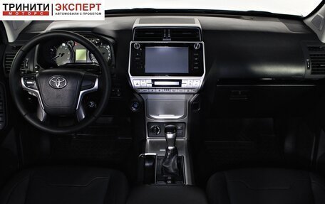 Toyota Land Cruiser Prado 150 рестайлинг 2, 2017 год, 4 197 000 рублей, 12 фотография