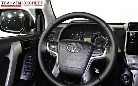 Toyota Land Cruiser Prado 150 рестайлинг 2, 2017 год, 4 197 000 рублей, 13 фотография