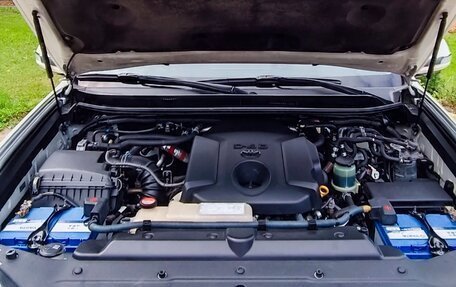 Toyota Land Cruiser Prado 150 рестайлинг 2, 2016 год, 3 850 000 рублей, 8 фотография