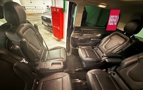 Mercedes-Benz V-Класс, 2018 год, 4 500 000 рублей, 14 фотография