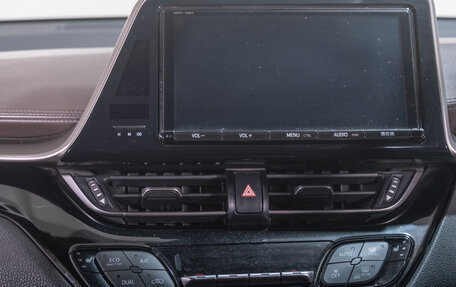 Toyota C-HR I рестайлинг, 2016 год, 1 939 000 рублей, 14 фотография