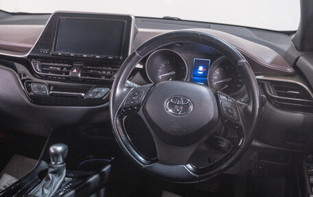 Toyota C-HR I рестайлинг, 2016 год, 1 939 000 рублей, 8 фотография