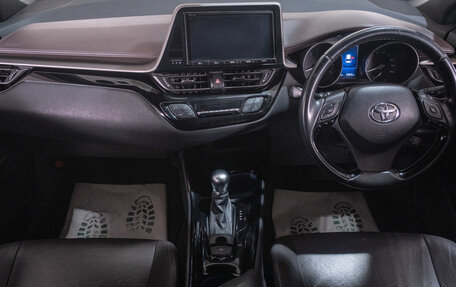 Toyota C-HR I рестайлинг, 2016 год, 1 939 000 рублей, 9 фотография