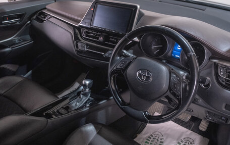 Toyota C-HR I рестайлинг, 2016 год, 1 939 000 рублей, 7 фотография