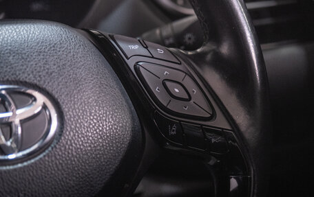 Toyota C-HR I рестайлинг, 2016 год, 1 939 000 рублей, 13 фотография