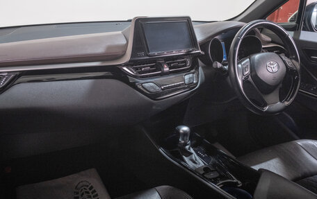 Toyota C-HR I рестайлинг, 2016 год, 1 939 000 рублей, 16 фотография