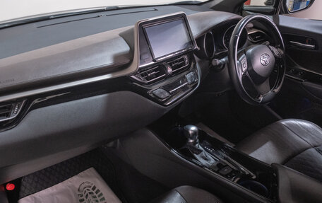 Toyota C-HR I рестайлинг, 2016 год, 1 939 000 рублей, 17 фотография