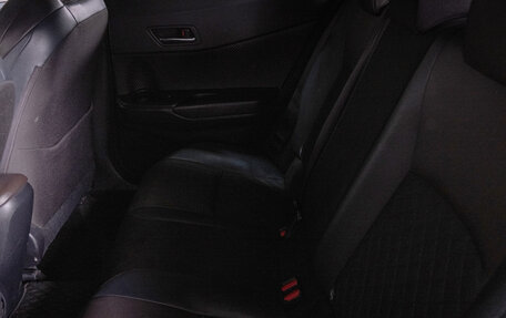 Toyota C-HR I рестайлинг, 2016 год, 1 939 000 рублей, 20 фотография