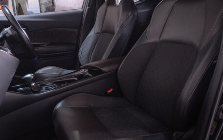 Toyota C-HR I рестайлинг, 2016 год, 1 939 000 рублей, 19 фотография