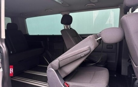 Volkswagen Multivan T6 рестайлинг, 2017 год, 3 650 000 рублей, 13 фотография