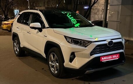 Toyota RAV4, 2019 год, 2 700 000 рублей, 3 фотография