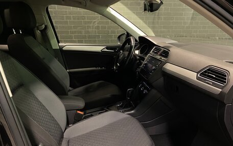 Volkswagen Tiguan II, 2019 год, 2 180 000 рублей, 10 фотография