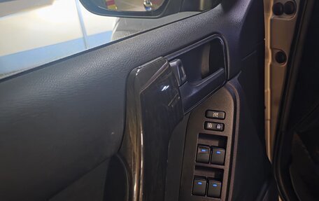 Toyota Land Cruiser Prado 150 рестайлинг 2, 2022 год, 5 850 000 рублей, 6 фотография