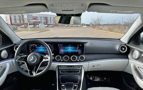 Mercedes-Benz E-Класс, 2022 год, 3 615 000 рублей, 29 фотография