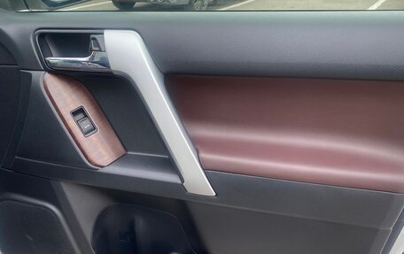 Toyota Land Cruiser Prado 150 рестайлинг 2, 2016 год, 15 фотография