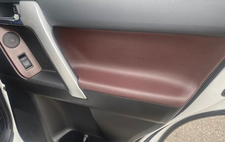 Toyota Land Cruiser Prado 150 рестайлинг 2, 2016 год, 21 фотография