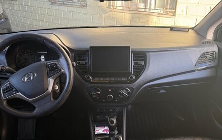 Hyundai Solaris II рестайлинг, 2022 год, 1 685 000 рублей, 5 фотография