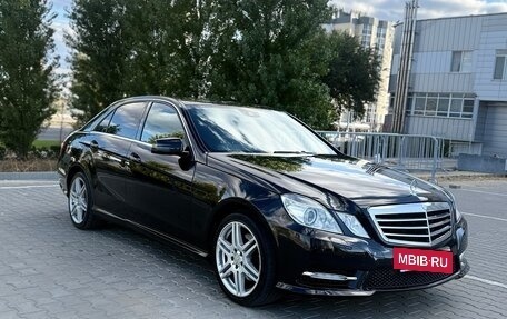 Mercedes-Benz E-Класс, 2012 год, 1 400 000 рублей, 2 фотография