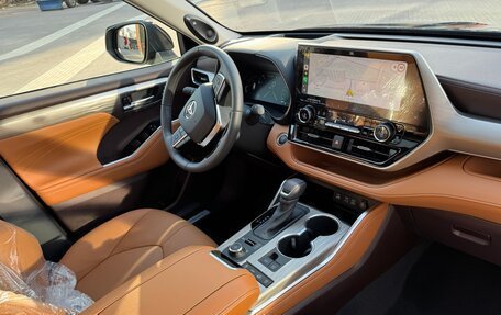 Toyota Highlander, 2025 год, 5 499 000 рублей, 27 фотография