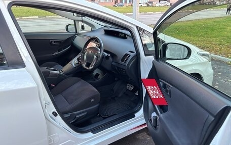 Toyota Prius, 2014 год, 1 900 000 рублей, 10 фотография