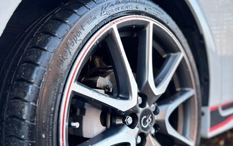 Toyota Prius, 2014 год, 1 900 000 рублей, 20 фотография