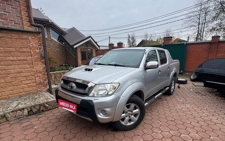 Toyota Hilux VII, 2011 год, 1 860 000 рублей, 2 фотография