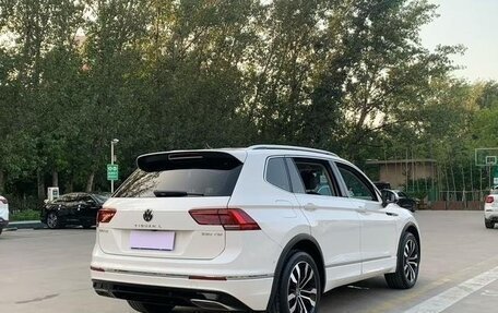 Volkswagen Tiguan II, 2021 год, 2 100 000 рублей, 4 фотография