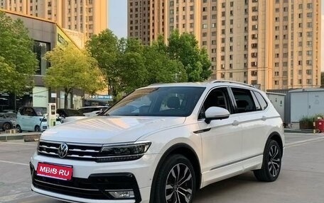 Volkswagen Tiguan II, 2021 год, 2 100 000 рублей, 1 фотография