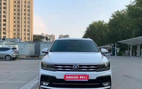 Volkswagen Tiguan II, 2021 год, 2 100 000 рублей, 2 фотография