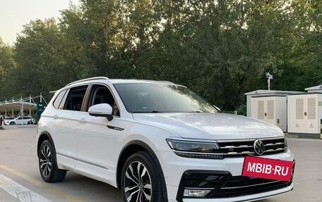 Volkswagen Tiguan II, 2021 год, 2 100 000 рублей, 3 фотография