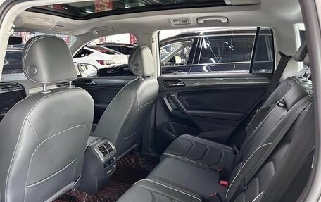 Volkswagen Tiguan II, 2021 год, 2 100 000 рублей, 10 фотография