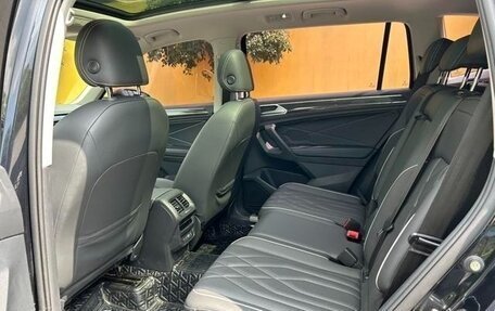 Volkswagen Tiguan II, 2021 год, 2 100 000 рублей, 11 фотография