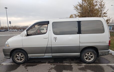 Toyota Grand HiAce I, 2002 год, 800 000 рублей, 3 фотография