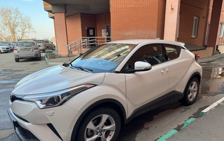 Toyota C-HR I рестайлинг, 2019 год, 2 800 000 рублей, 1 фотография