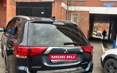 Mitsubishi Outlander III рестайлинг 3, 2019 год, 2 800 000 рублей, 2 фотография