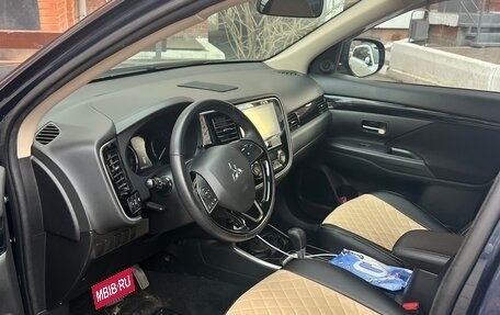 Mitsubishi Outlander III рестайлинг 3, 2019 год, 2 800 000 рублей, 5 фотография