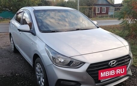 Hyundai Solaris II рестайлинг, 2017 год, 850 000 рублей, 2 фотография