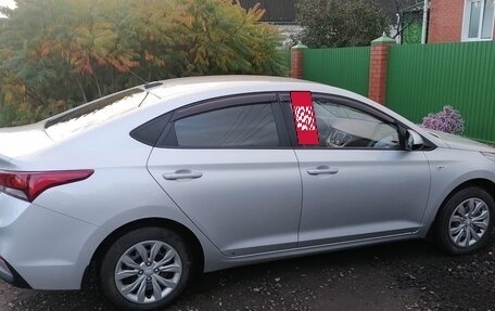 Hyundai Solaris II рестайлинг, 2017 год, 850 000 рублей, 4 фотография