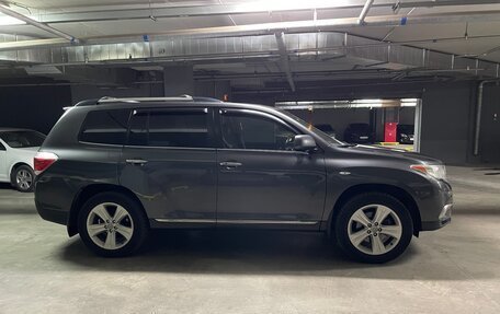 Toyota Highlander III, 2011 год, 1 550 000 рублей, 2 фотография